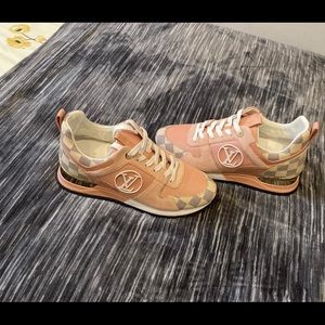 Louis Vuitton size 7.5